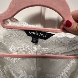 White lace cover up/kimono 2X/3x